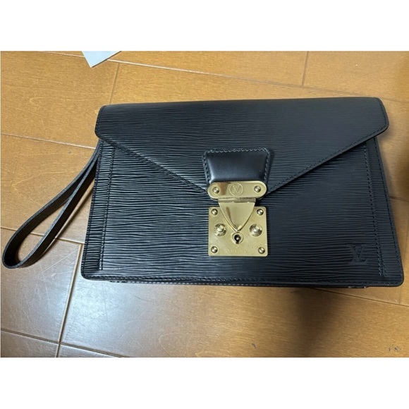 Louis Vuitton Black Leather Clutch with Gold Clasp - Picture 7 of 11